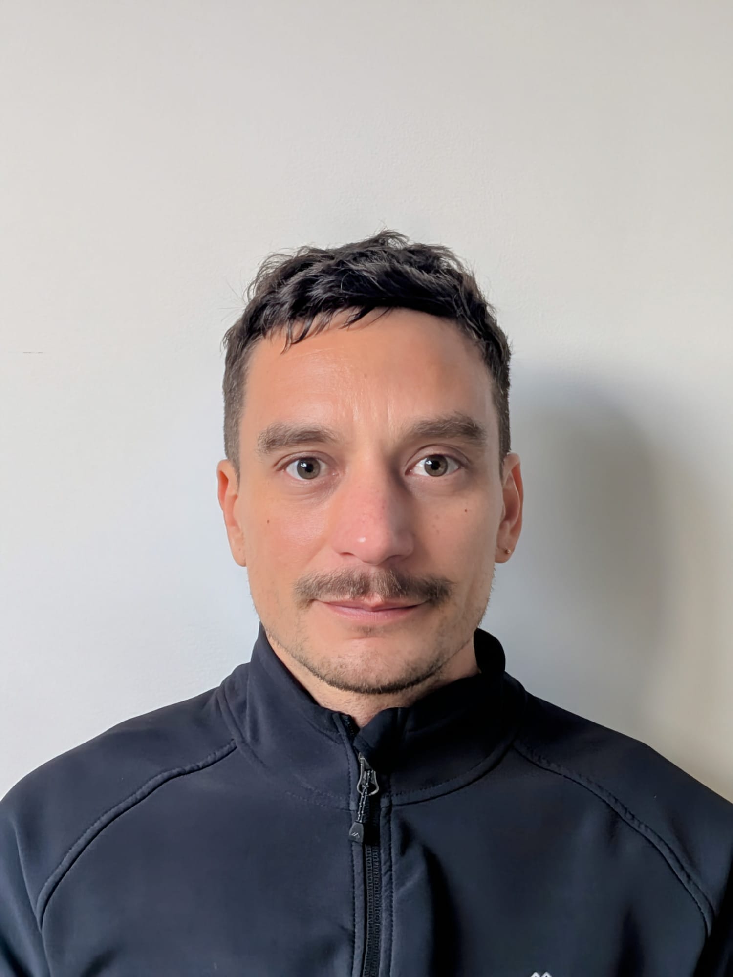 Agustin  : Relaxing and Invigorating Hawaiian Massage