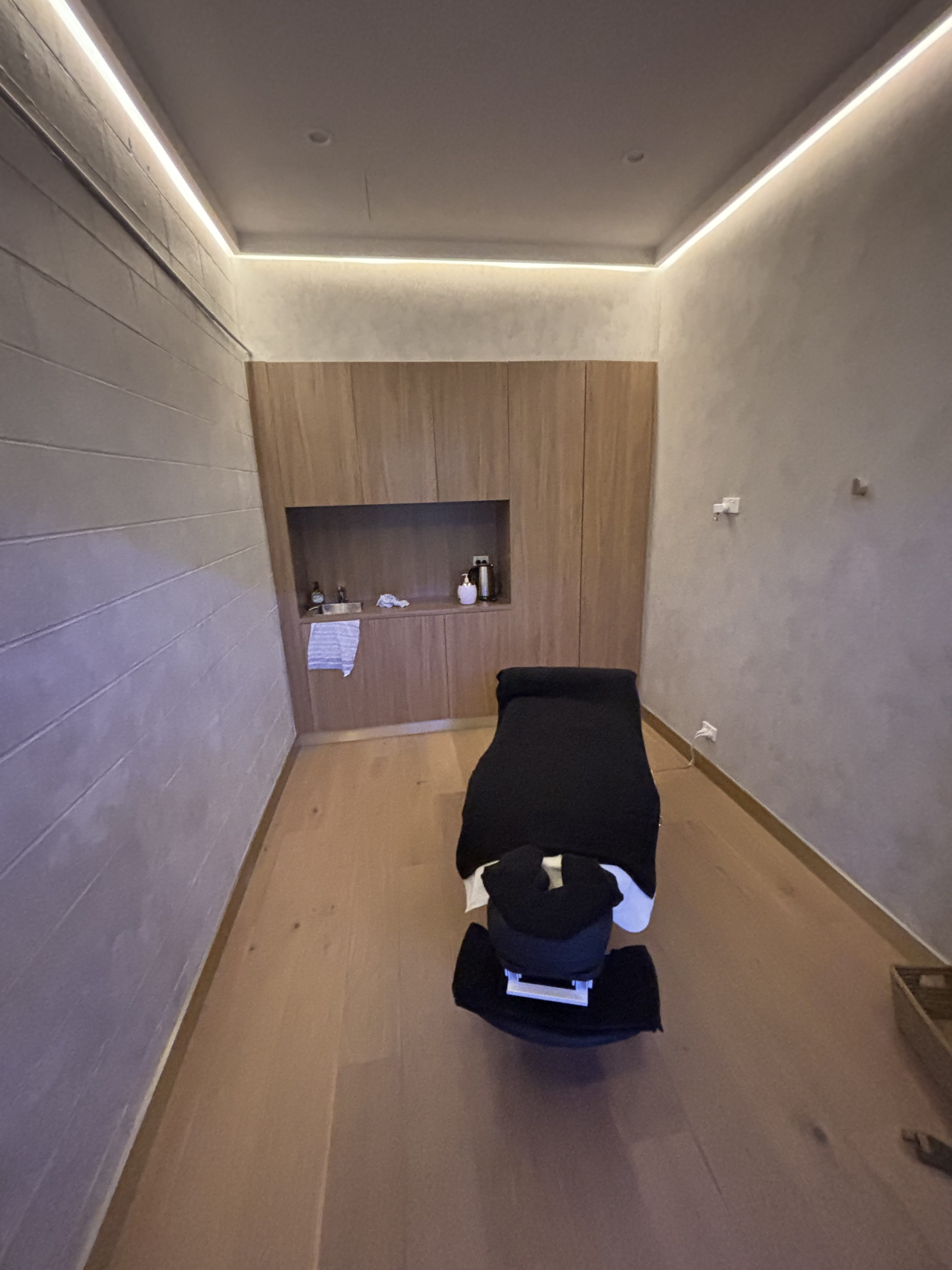 Anubis Masseur Spotlight Collaroy Relaxation bodyrub