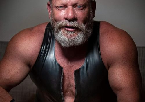 profile image for Dandownunder in Brisbane : I am a solid man with some strength