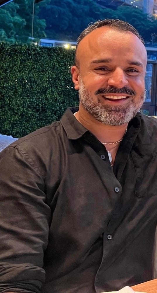 HoneyBear Masseur Spotlight Redfern Relaxation bodyrub