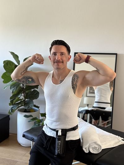 profile image for Latino Therapist in Paddington : A Healing Touch for Total Relaxation