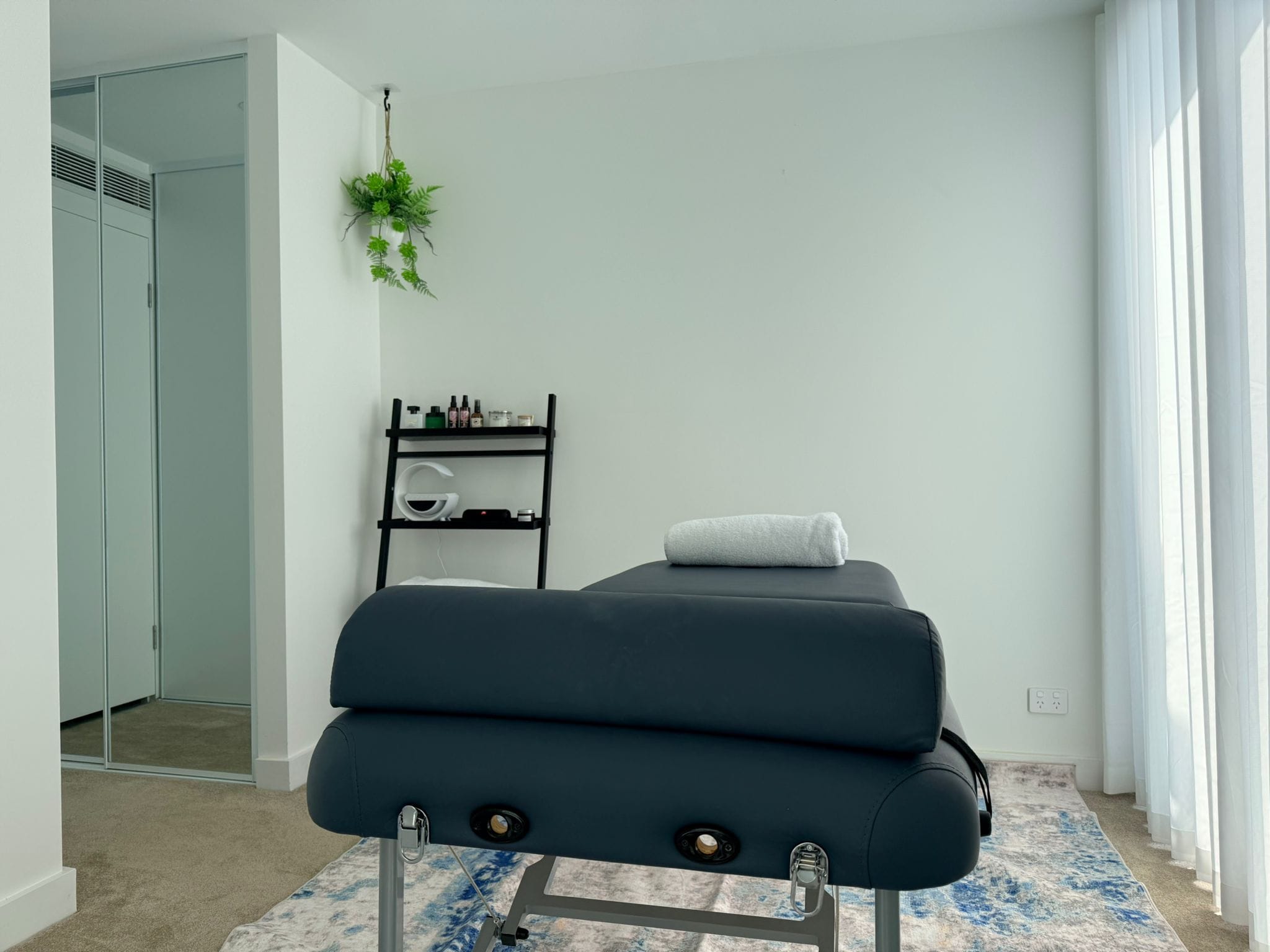 MediTouch : Medical‑trained hands.