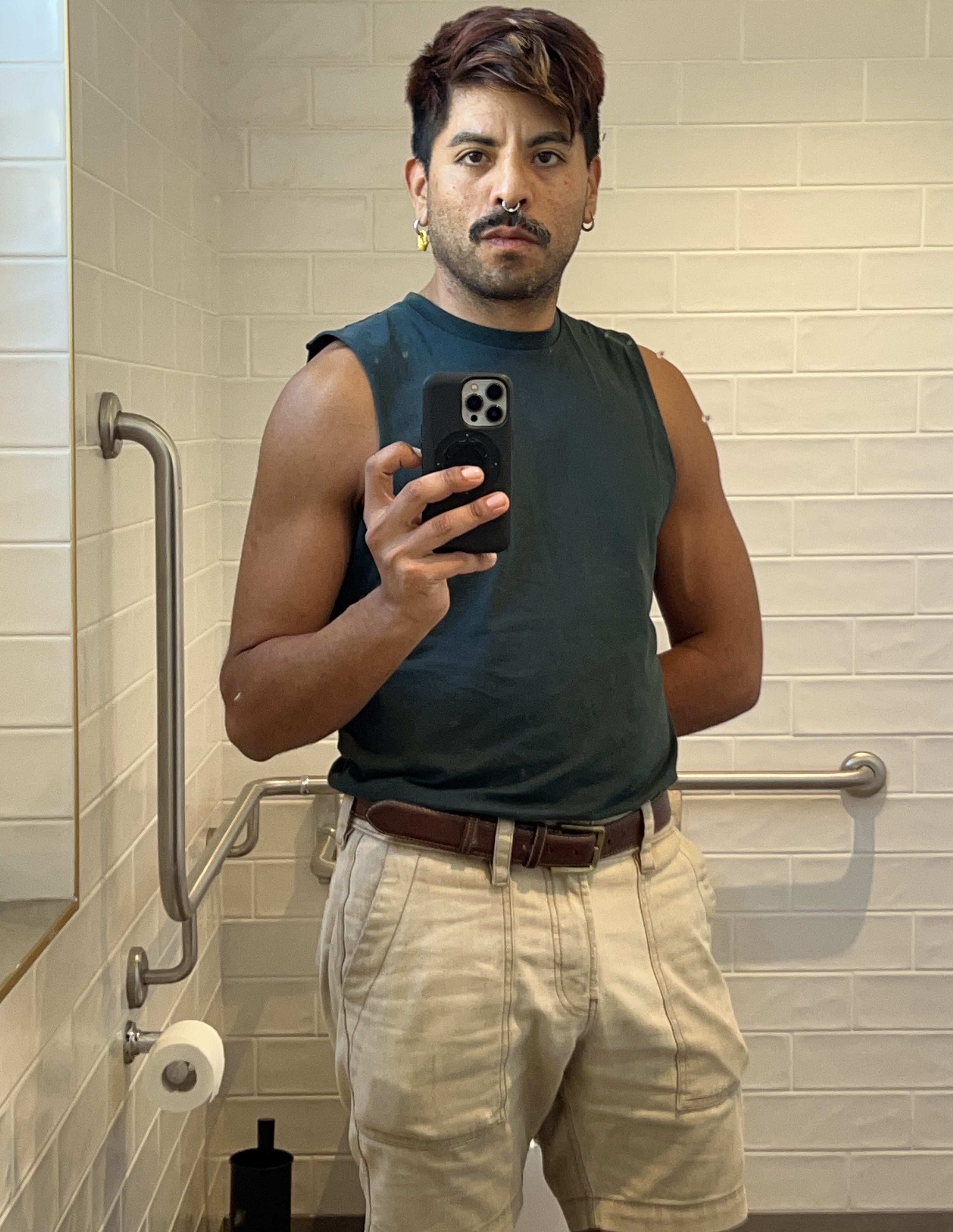 profile image for Nahual in Elizabeth Bay : Big, warm, strong hands