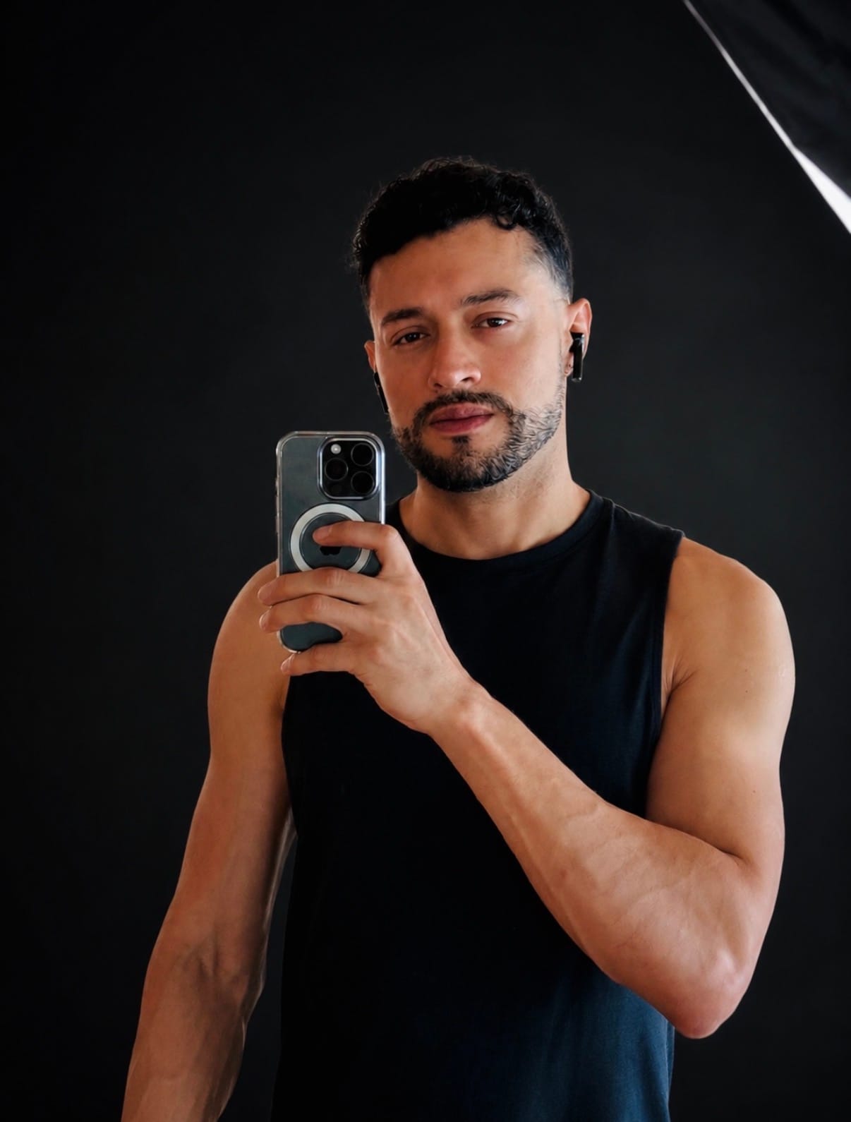Near By Masseur - Ricky L